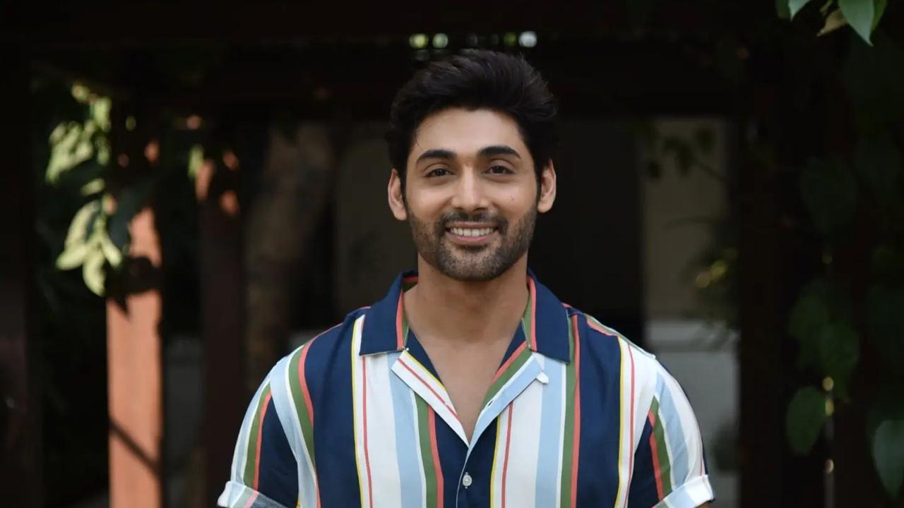 Ruslaan Mumtaz has memories with friends at THIS Bandra cafe